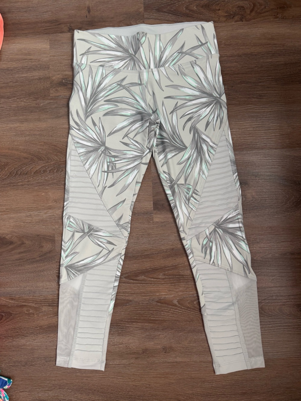 Victoria's Secret Beige Palm-Print Leggings